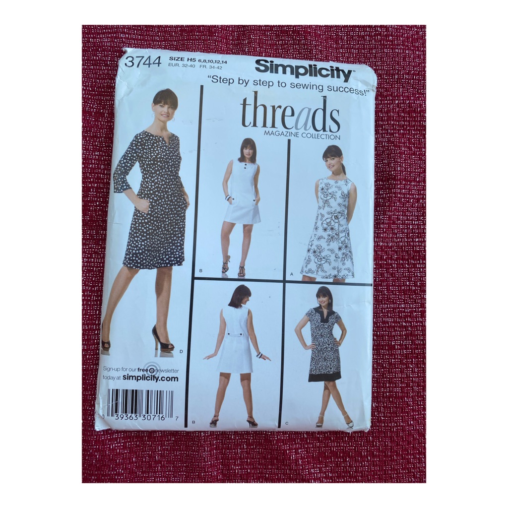 New/Uncut Simplicity Pattern